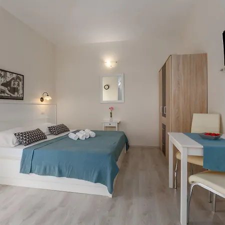 Strandnahes Mit 60m2 Grossem Pool, Bbq, Liegen, Nur 800 Meter Zum *