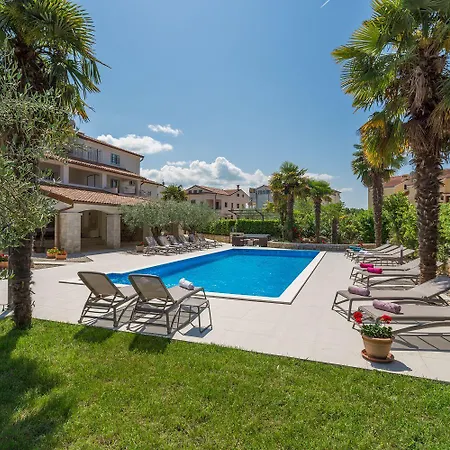 公寓 Strandnahes Mit 60m2 Grossem Pool, Bbq, Liegen, Nur 800 Meter Zum 波雷奇