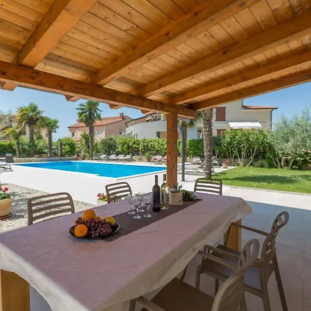 Strandnahes Mit 60m2 Grossem Pool, Bbq, Liegen, Nur 800 Meter Zum 公寓