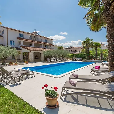 Strandnahes Mit 60m2 Grossem Pool, Bbq, Liegen, Nur 800 Meter Zum Daire *