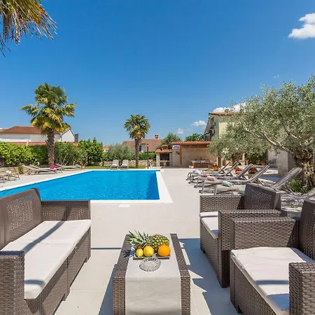 Strandnahes Mit 60m2 Grossem Pool, Bbq, Liegen, Nur 800 Meter Zum 公寓