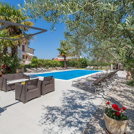公寓 Strandnahes Mit 60m2 Grossem Pool, Bbq, Liegen, Nur 800 Meter Zum