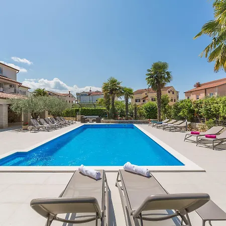 Daire Strandnahes Mit 60m2 Grossem Pool, Bbq, Liegen, Nur 800 Meter Zum *