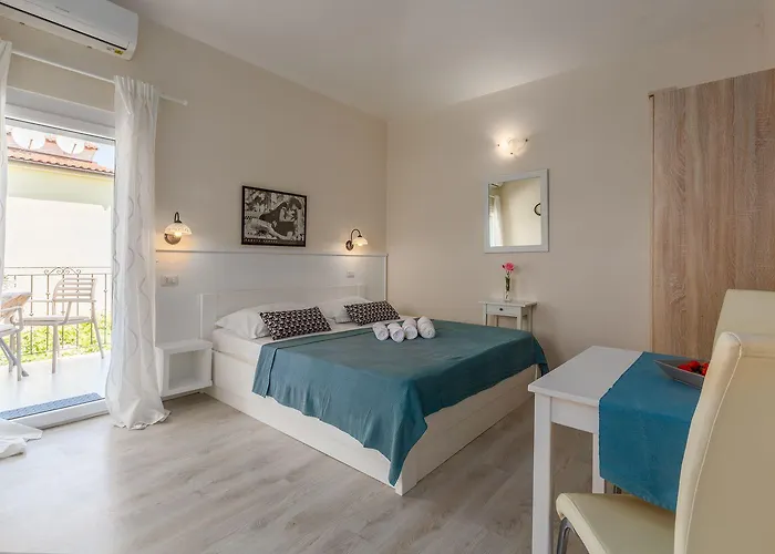 Strandnahes Mit 60m2 Grossem Pool, Bbq, Liegen, Nur 800 Meter Zum Appartement