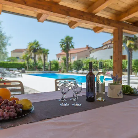Strandnahes Mit 60m2 Grossem Pool, Bbq, Liegen, Nur 800 Meter Zum Апартаменты
