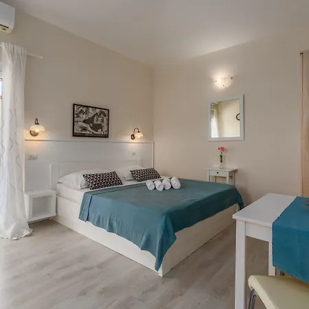 Strandnahes Mit 60m2 Grossem Pool, Bbq, Liegen, Nur 800 Meter Zum Apartment