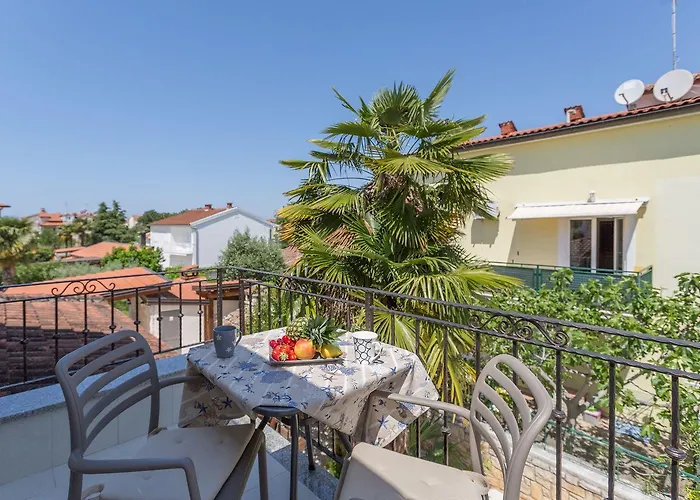 Strandnahes Mit 60m2 Grossem Pool, Bbq, Liegen, Nur 800 Meter Zum Апартаменты Пореч