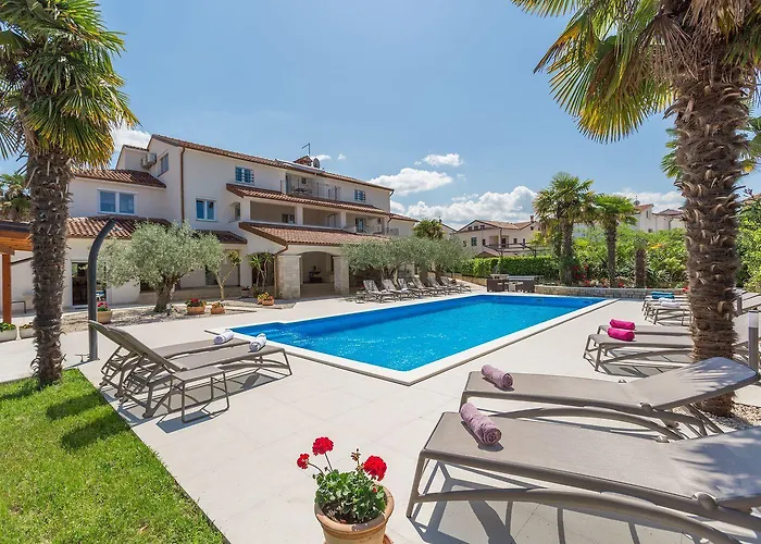 Strandnahes Mit 60m2 Grossem Pool, Bbq, Liegen, Nur 800 Meter Zum *