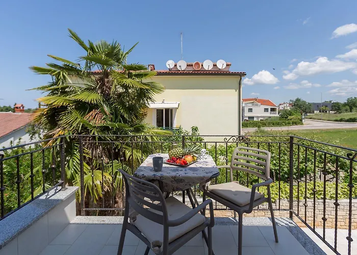 Appartamento Strandnahes Mit 60m2 Grossem Pool, Bbq, Liegen, Nur 800 Meter Zum