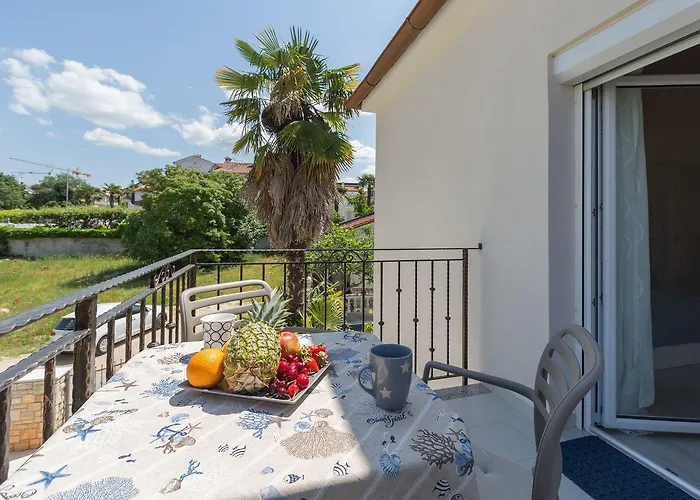 Strandnahes Mit 60m2 Grossem Pool, Bbq, Liegen, Nur 800 Meter Zum * Пореч