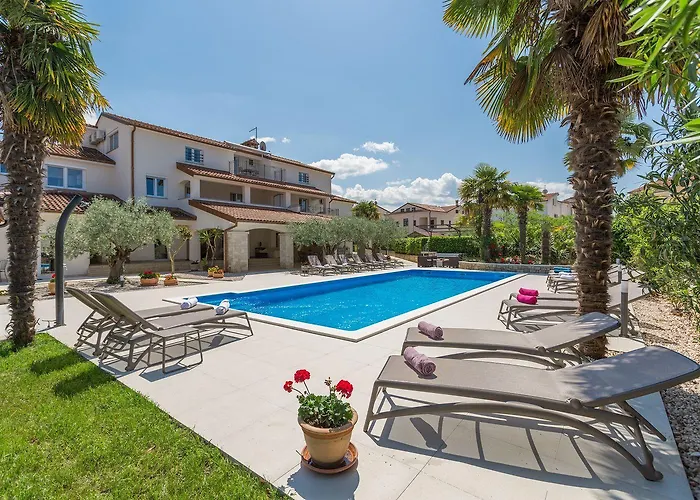 Strandnahes Mit 60m2 Grossem Pool, Bbq, Liegen, Nur 800 Meter Zum Lejlighed *