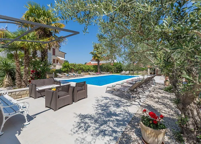 Appartamento Strandnahes Mit 60m2 Grossem Pool, Bbq, Liegen, Nur 800 Meter Zum