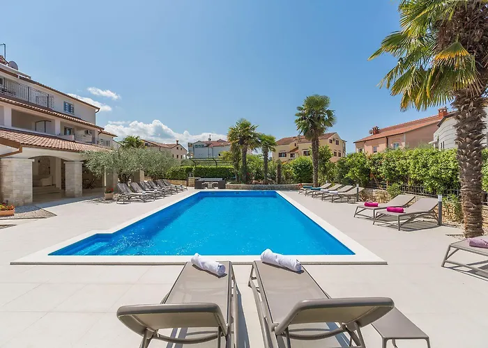 Апартаменты Strandnahes Mit 60m2 Grossem Pool, Bbq, Liegen, Nur 800 Meter Zum *