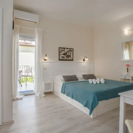 Strandnahes Mit 60m2 Grossem Pool, Bbq, Liegen, Nur 800 Meter Zum Apartman